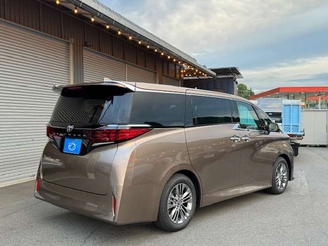 Toyota Alphard 8