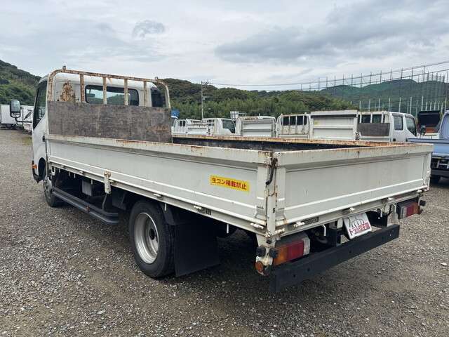 Hino Dutro 3