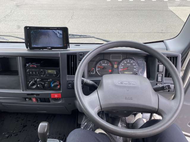 Isuzu Elf 12