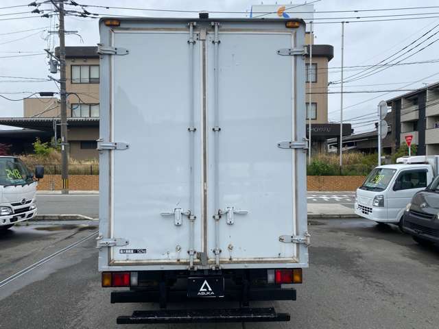 Isuzu Elf 7