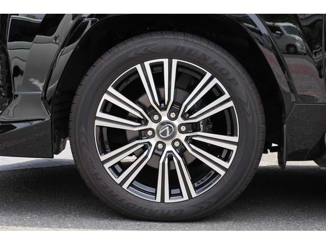 Lexus LX 4