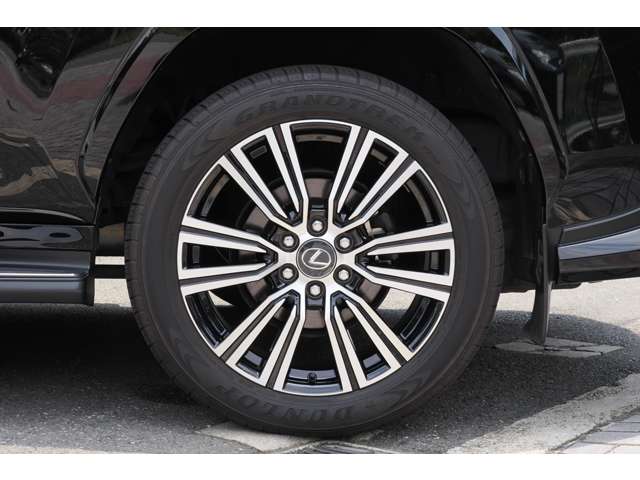 Lexus LX 5
