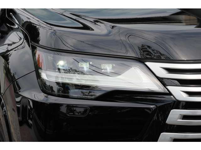 Lexus LX 8