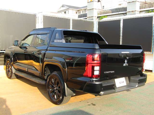 Mitsubishi Triton 8