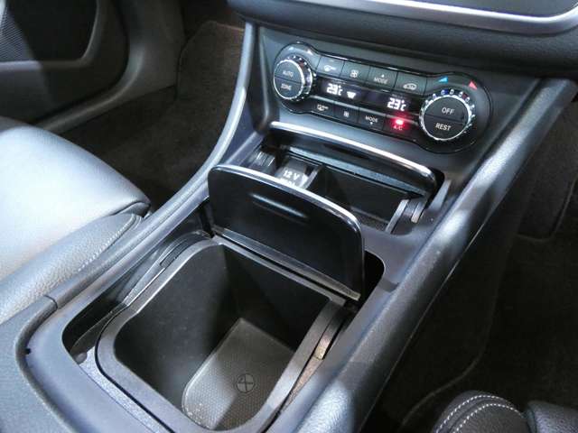Mercedes-Benz GLA-Class 11