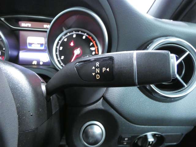 Mercedes-Benz GLA-Class 12