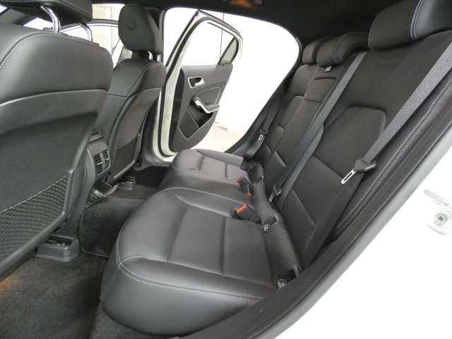 Mercedes-Benz GLA-Class 8