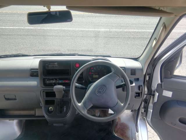 Daihatsu Hijet Cargo 12
