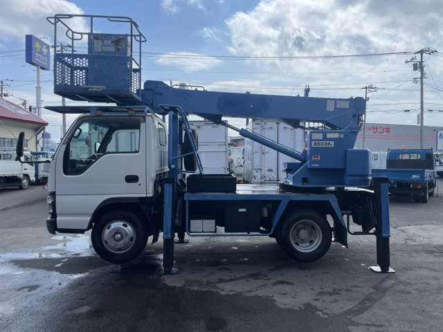 Isuzu Elf 4