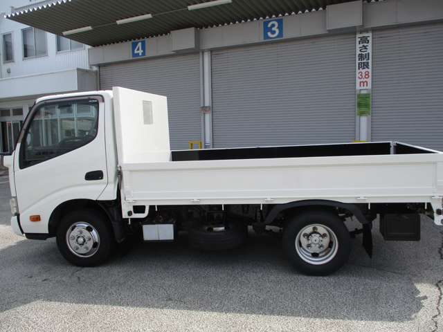 Hino Dutro 4