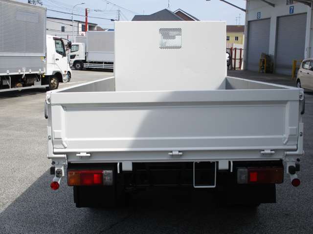 Hino Dutro 6