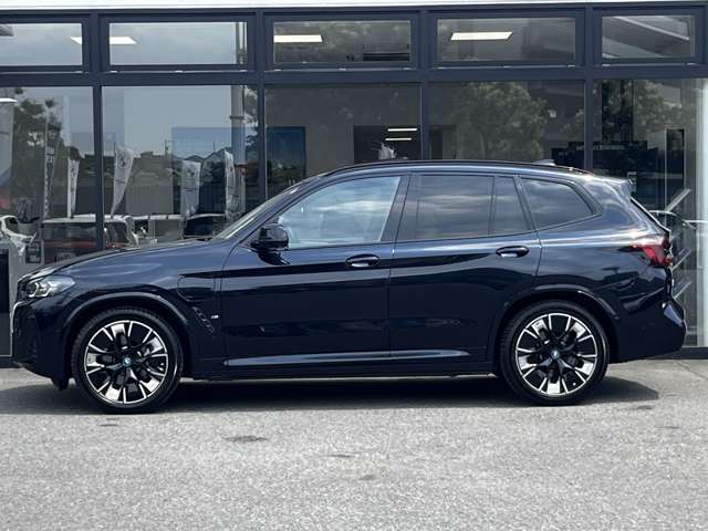 BMW iX3 12