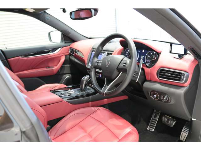 Maserati Levante 8