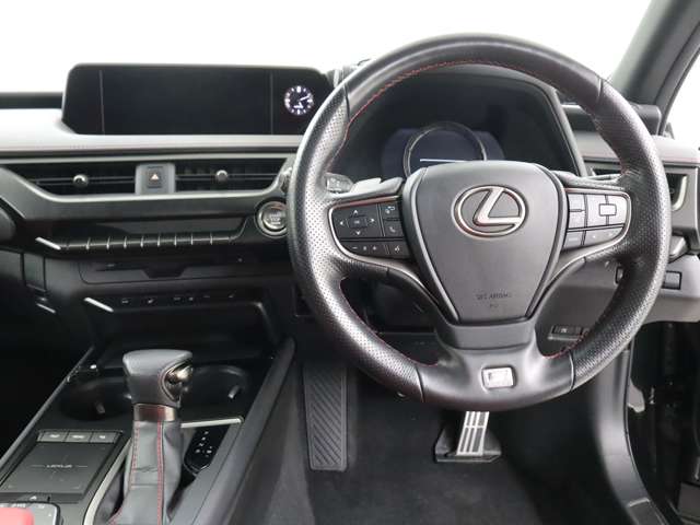 Lexus UX 8