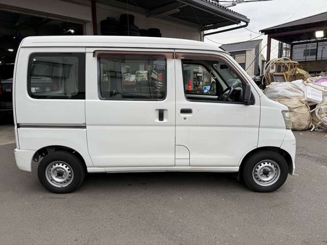 Daihatsu Hijet Cargo 11