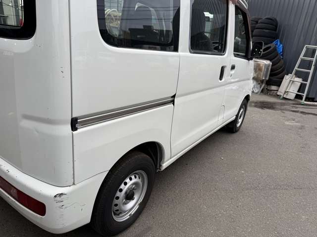 Daihatsu Hijet Cargo 12