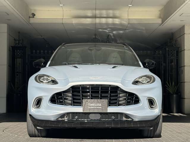 Aston Martin DBX 2