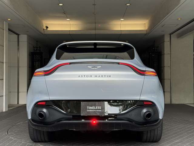 Aston Martin DBX 7