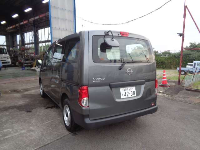Nissan NV200 Vanette Van 2