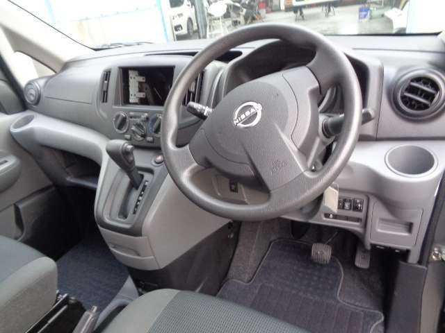 Nissan NV200 Vanette Van 4