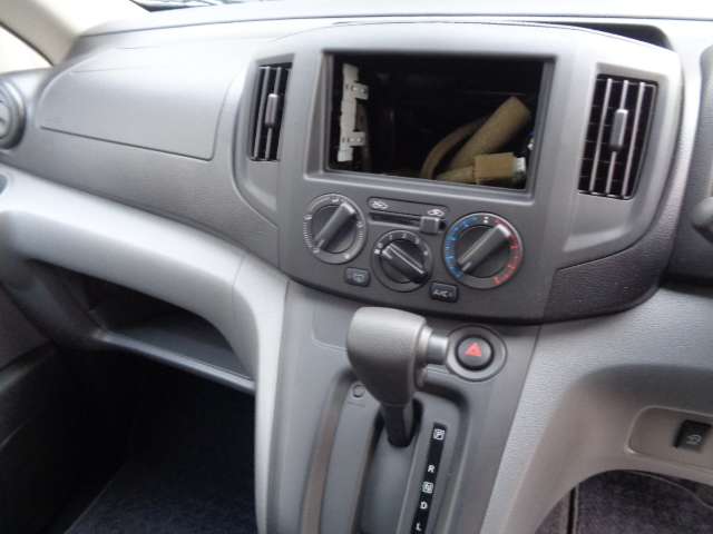 Nissan NV200 Vanette Van 10