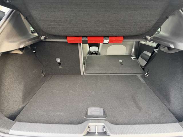 Volvo EX30 8