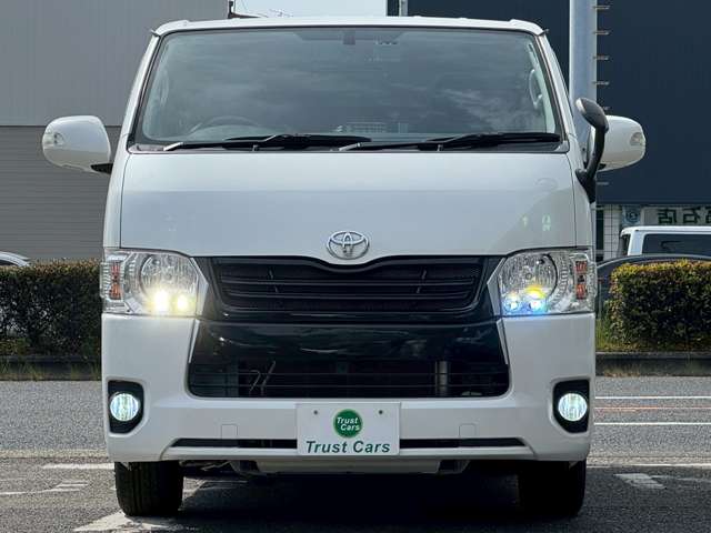 Toyota Hiace Van 11