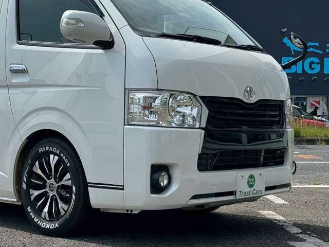 Toyota Hiace Van 12