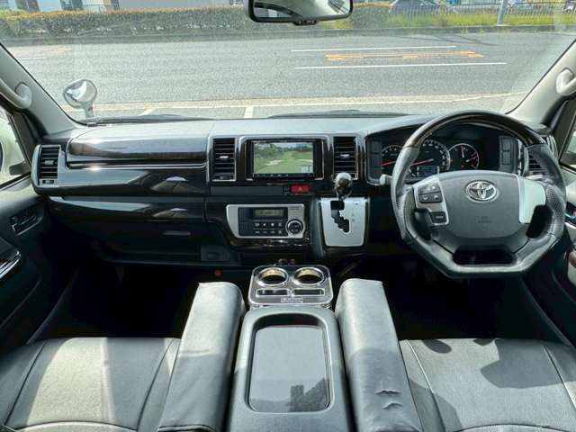 Toyota Hiace Van 2