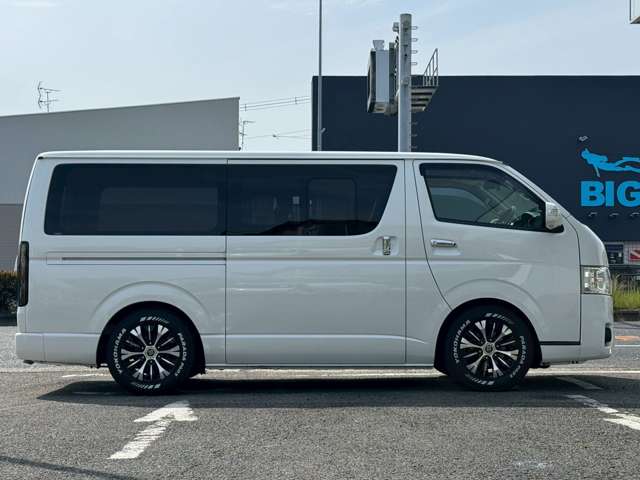 Toyota Hiace Van 6