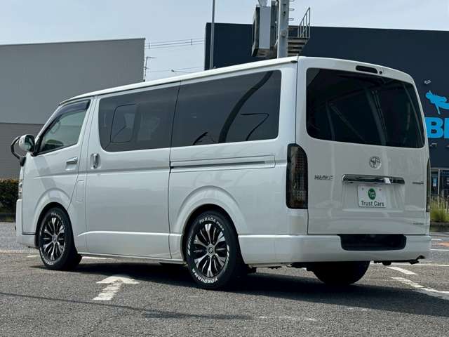 Toyota Hiace Van 7