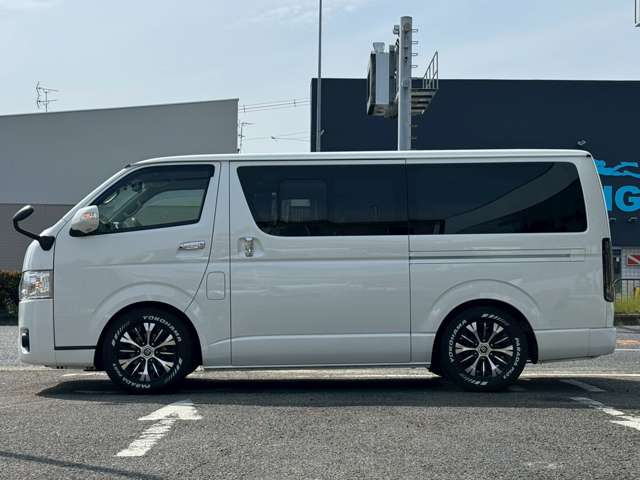 Toyota Hiace Van 8