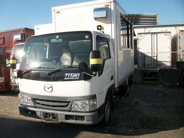 Mazda Titan Dash 8
