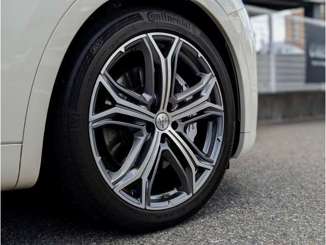 Maserati Levante 12