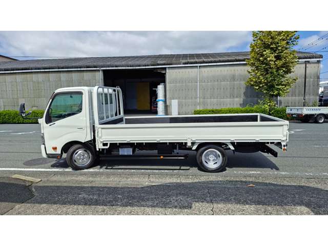 Hino Dutro 4