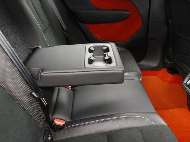 Volvo XC40 12