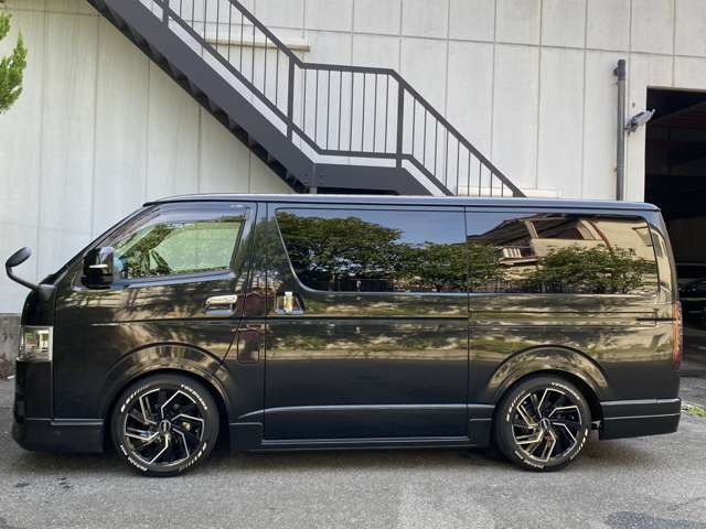 Toyota Hiace Van 11