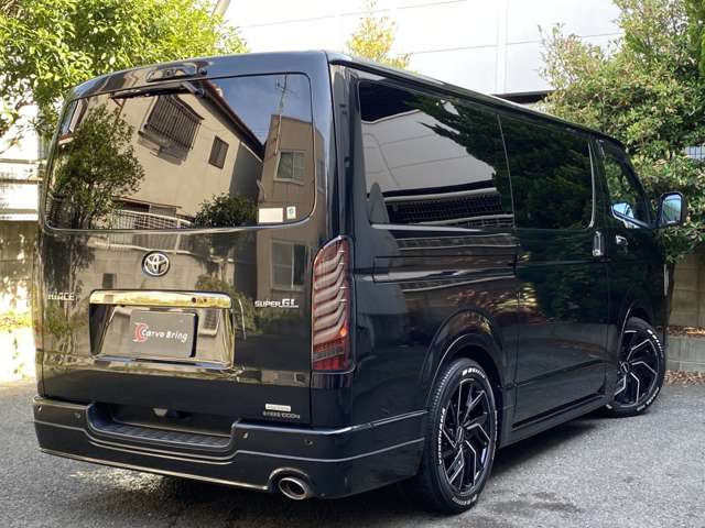Toyota Hiace Van 7