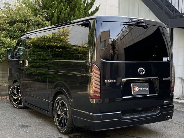 Toyota Hiace Van 9