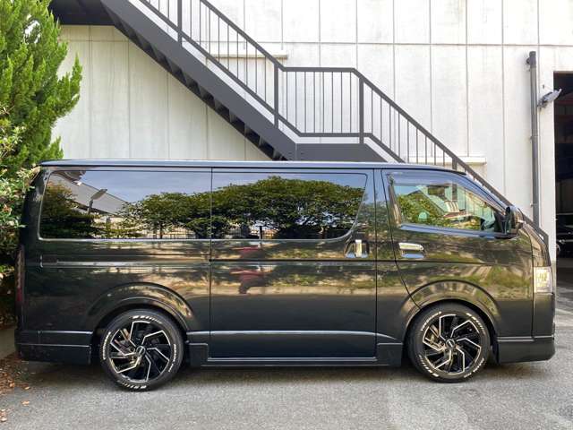 Toyota Hiace Van 10