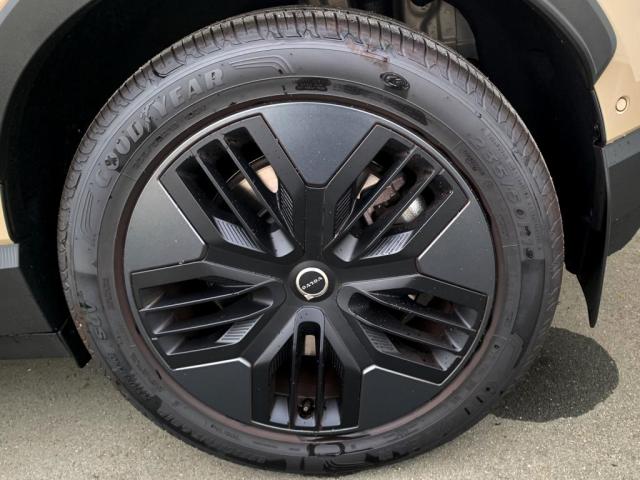 Volvo EX30Cross Country 3