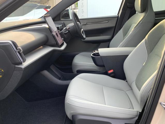 Volvo EX30Cross Country 4