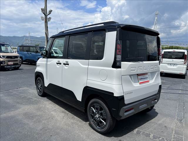 Mitsubishi Delica Mini 8