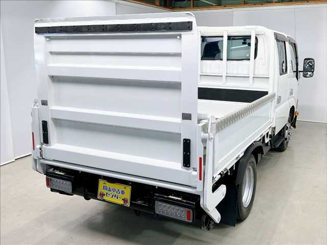 Hino Dutro 3