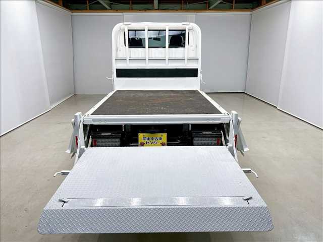 Hino Dutro 9
