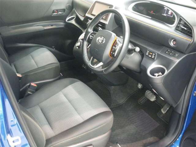 Toyota Sienta 11
