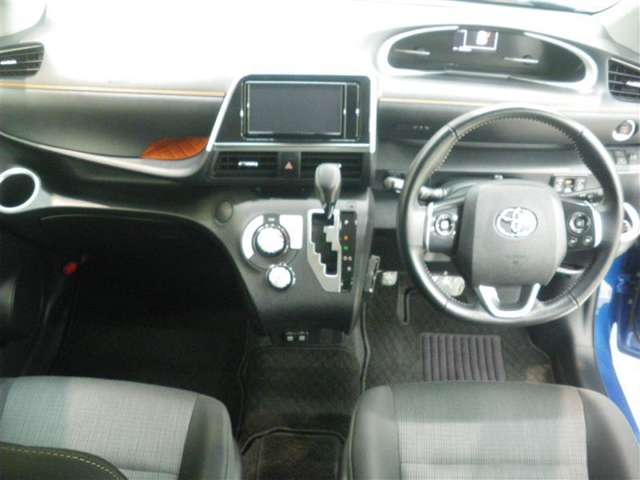 Toyota Sienta 12
