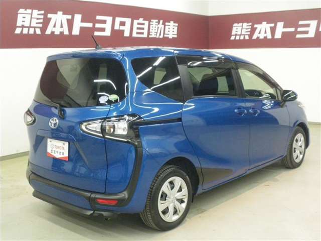 Toyota Sienta 7
