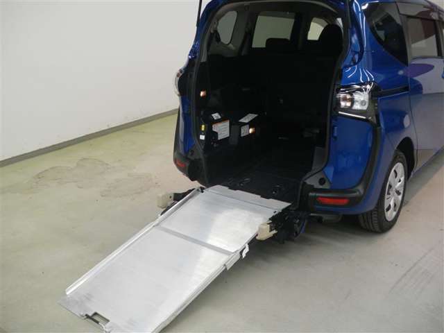 Toyota Sienta 8