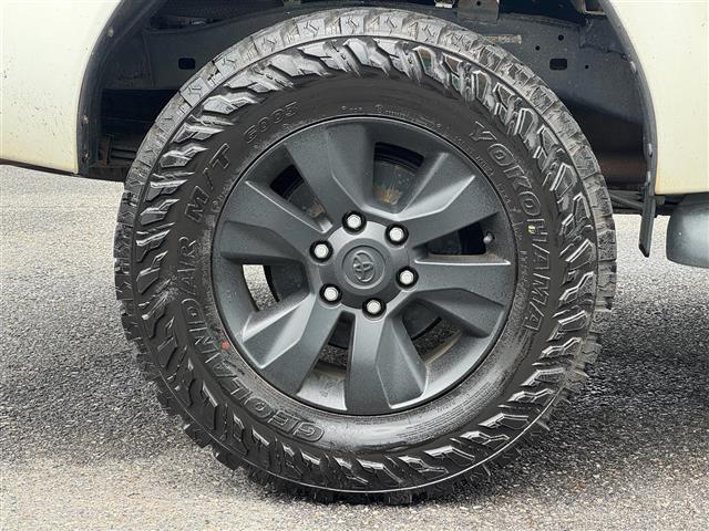 Toyota Hilux 2